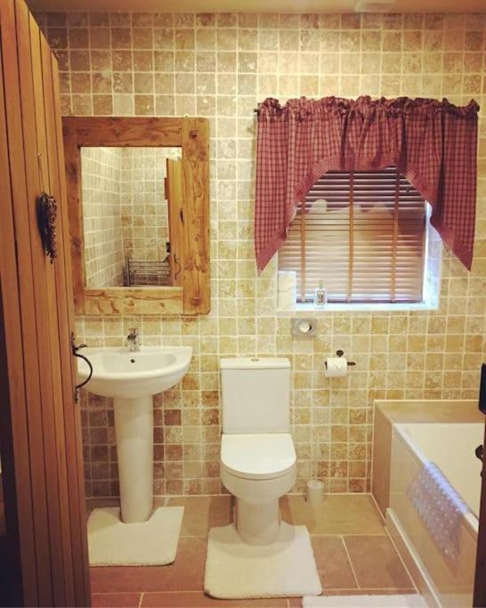 Bumbleberry Cottage Gresford 外观 照片
